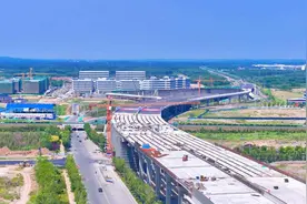 省道219改建一期（融合大道）工程跨胶州湾高速段主线桥梁合龙贯通图片