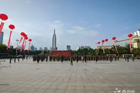 550名入伍新兵即将迈入军营  2024年下半年江西省入伍新兵欢送仪式在南昌举行图片
