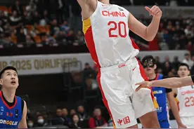 中国男篮亚预赛开门见喜，18岁杨瀚森不满首秀表现图片