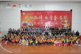播撒热爱体育的种子 奥运冠军走进安徽望江图片