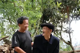 “银发力量”带领群众越过越好图片