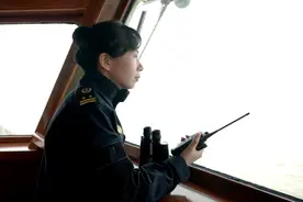 筑梦现代化 共绘新图景·青春之歌丨海上“花木兰”——记我国首位远洋公务船女船长詹春珮图片