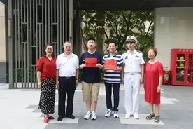 海军工程大学首封录取通知书！已送达！图片