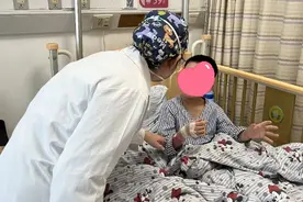 手术前，小宝贝哇哇哇哭不停、不愿与父母分开？图片