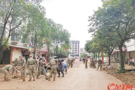 清淤通路 重建家园图片