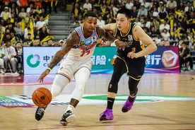 「CBA」徐杰砍22分助广东队主场逆转，杜锋：希望球迷更加包容球队图片