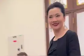 何赛飞 岁月从不败美人：传统与现代交织，诠释真正的美人魅力图片