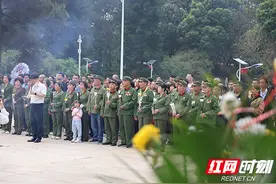 青丝白发再见已迟暮 衡阳市军地广泛开展缅怀英烈活动图片