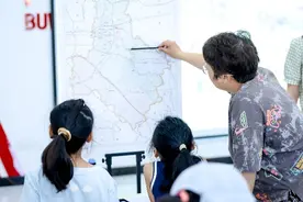 开学前市规委通州分局进社区科普测绘知识，带学生揭秘地图奥秘图片