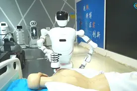解锁新技能，湖南首台人形机器人会艾灸了图片