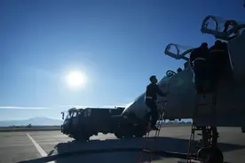 从清晨到夜晚，战机多次升空……南部战区空军航空兵某旅组织跨昼夜飞行训练图片