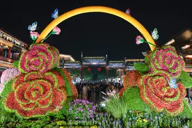 今年国庆景观新意多 中轴线地标建筑全被点亮图片