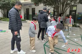 一场家长会，“看”到童年的自己图片