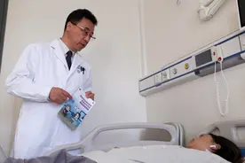 腿疼、腿肿……有这几种症状可能血管被堵了！3个方法有效预防图片
