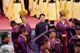 台北孔庙举行祭孔大典，市长蒋万安身着长袍马褂首次担任正献官图片