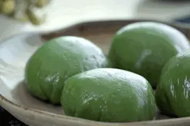 含“春”量100%的青团，你是冷吃还是热吃？图片