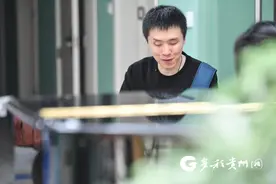 【追光者·组图】视障钢琴调音师吴磊：与钢琴对话图片