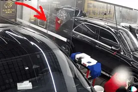 湖南长沙：男子去洗车店洗车，1万元被洗车工“顺”走…图片