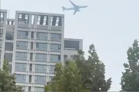 民航飞机悬停空中？物理专家：视觉错觉导致图片