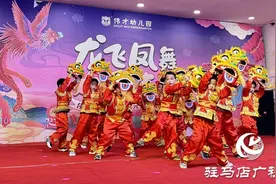 萌娃载歌载舞迎新年图片
