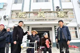 建始五保老人搬新“家”记图片