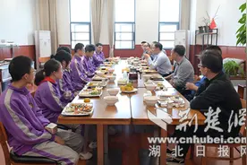襄阳三中荣获襄阳新时代“枫桥式工作法”先进典型图片