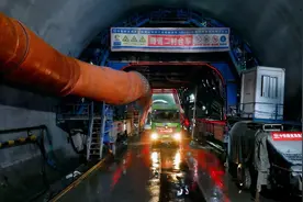隧贯山河！三条设计时速350公里的高铁隧道贯通图片