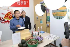 “直播小院”里新主播上岗图片
