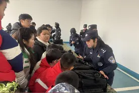 机器狗 枪操秀 这个警营开放日有点“警”彩图片