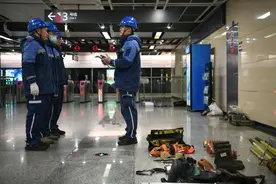 走近城市地下工种地铁检修工：深夜里，“轨道医生”护航城市“动脉”图片