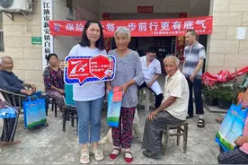 爱心义诊进社区、保险知识进校园 京东安联财险四川分公司开展“7·8全国保险公众宣传日”图片