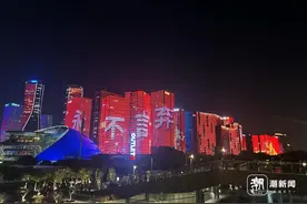 城市阳台亮起中国红！世预赛进入“杭州时间”图片