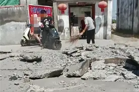 河南永城一村庄路面崩裂水泥块翘起，村干部：疑因气温太高所致，已恢复通行图片