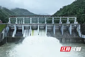 绥宁县：应对强降雨天气 多座水库开闸泄洪图片