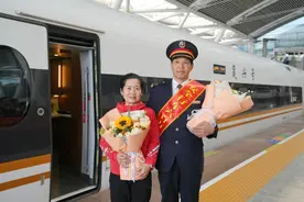 中国第一批动车组司机，安全行车里程破600万公里，相当于绕地球150圈图片