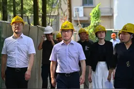 区教育局局长陈小华走访教育在建工地图片