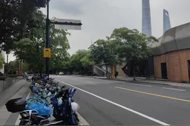 “和爸爸一起上下班！”开在金融楼宇里的爱心暑托班开班了图片