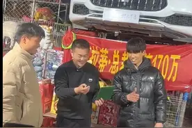 河南价值170万玛莎拉蒂被套圈成功？男子称花2000元套中：有一年使用权图片