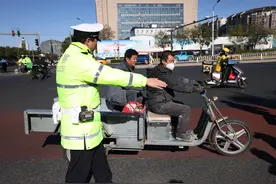 过渡期仅剩40多天，北京交警提醒市民及早处置违规电动三四轮车图片