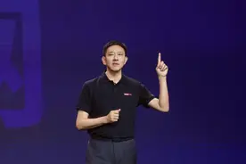 联想AI终端“一体多端”战略发布 刘军：让用户获得“个人AI助理”新体验图片