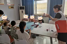 潍坊开展“手牵手·共成长”小组活动，让留守儿童度过快乐假期图片