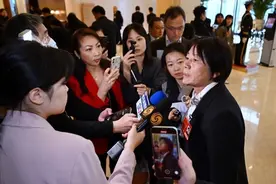 正视角｜“铿锵玫瑰”图片