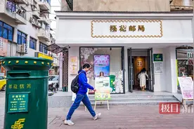 武汉开启樱花季，游客可到樱花邮局定制樱花季专属记忆图片