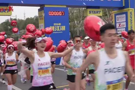 “樱花季 越江湖”2024武汉马拉松鸣枪开跑图片