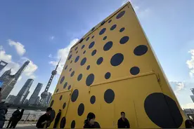 喜茶跨界合作草间弥生，新消费品牌和时尚界联名是好出路吗图片