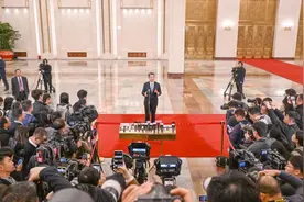 两会现场速递丨优化高等教育布局 推进义务教育优质均衡——教育部部长怀进鹏“部长通道”回应教育热点图片