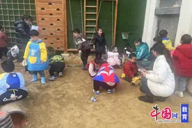 宜宾江安淯江幼儿园开展户外混龄自主游戏研讨活动图片
