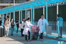 承德医学院2023级新生入校报到图片