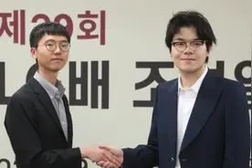 LG杯决战首局险胜卞相壹，柯洁距离成为中国围棋首位九冠王仅一步之遥图片
