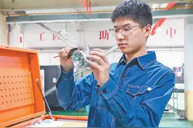 探访3名数控操作工如何与岗位更适配——产教融合 协同育人（聚焦产业工人队伍）图片